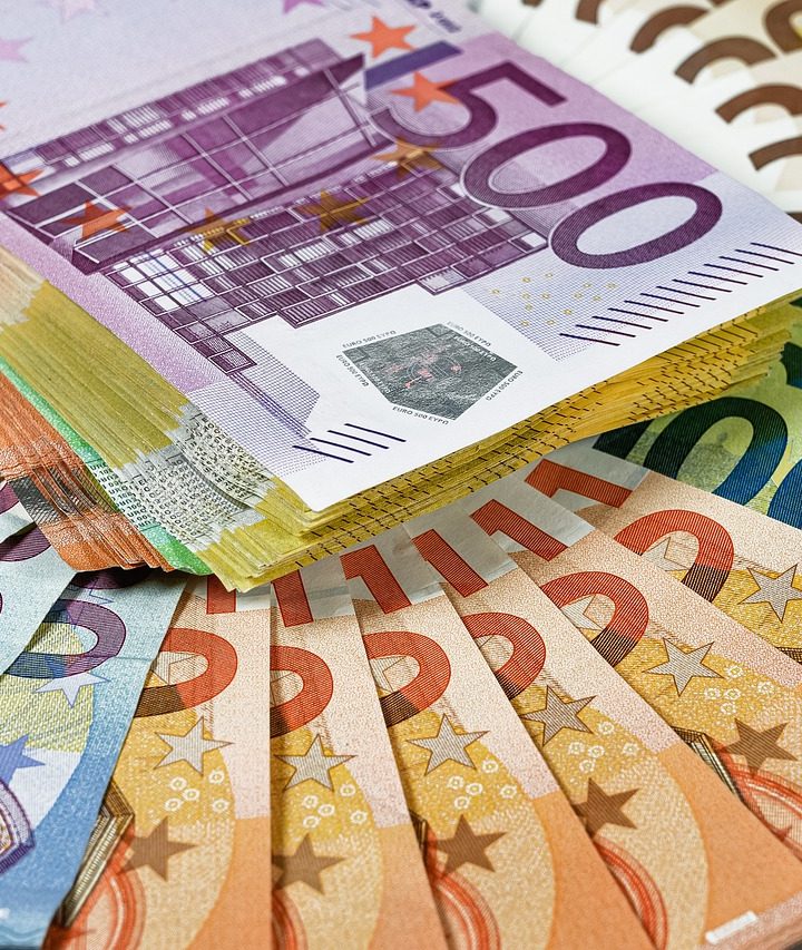 Lohnerhöhung 2024 Gehälter steigen um rund 10 Prozent